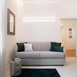 Santa Chiara By Home4holidays Apartament *
