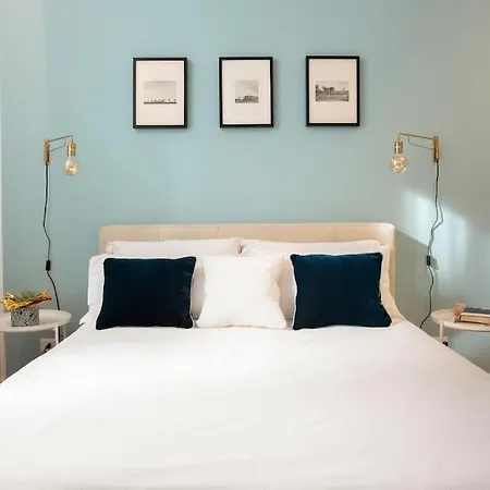 Santa Chiara By Home4holidays Apartament *