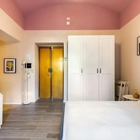 Santa Chiara By Home4holidays Daire *